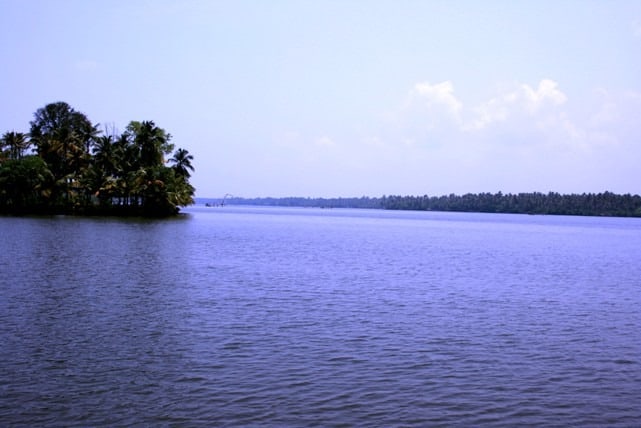 Lagoons on the way to Cherai Lagoons on the way to Cherai