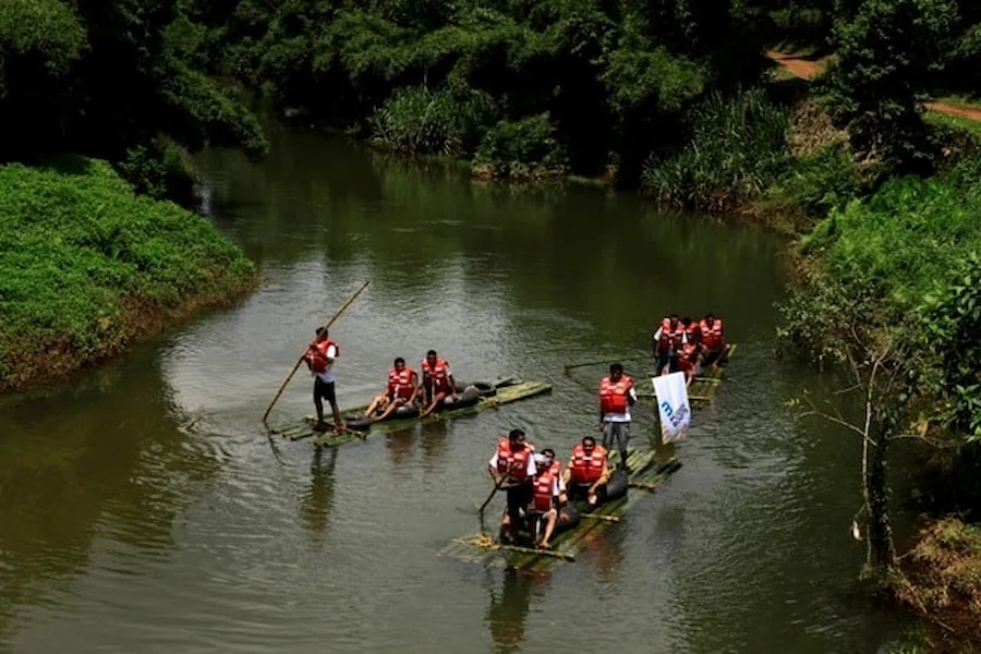 River-bamboo-Rafting (1)
