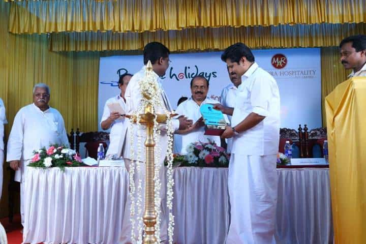 Presenting Memento to Tourism Minister Presenting Memento to Tourism Minister
