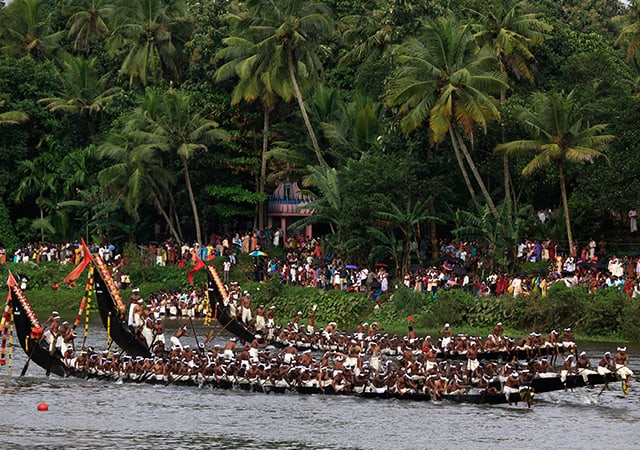 Watch Vallamkali