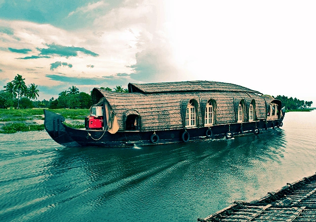 Aqua Tourism Houseboat