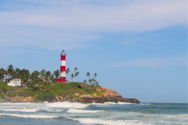 Panoramic view of Lighthouse Beach in Kovalam during an Alleppey to Kovalam tour package