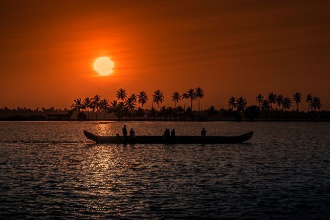 Discover the Magic of Kerala: An Unforgettable 8 Days 7 Nights Tour Package