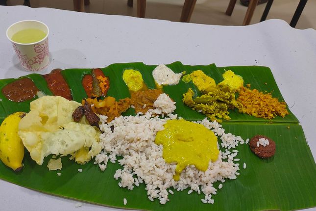 Sadya - Must Try Kerala Cuisines During Your Kerala Tour Packages | Paradise Holidays