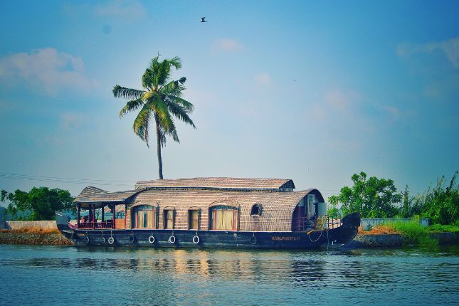 The Art of Houseboat Living in Alleppey | Alleppey Houseboats | Paradise Holidays