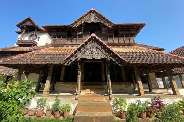 Architecture of Padmanabhapuram Palace - Kerala Tour Packages by Paradise Holidays
