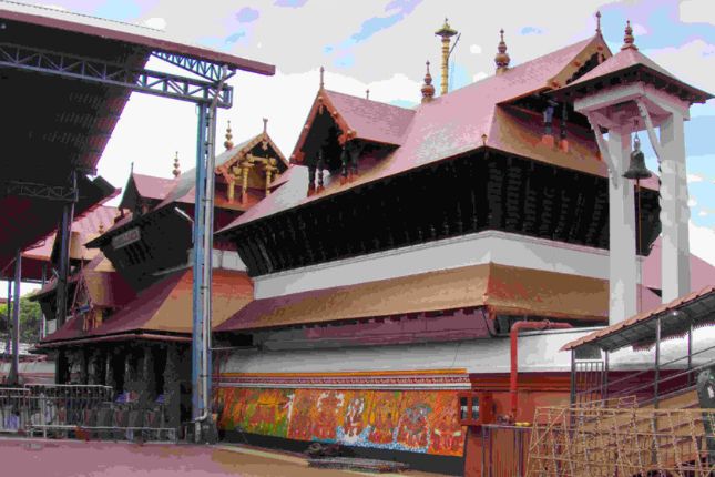 Guruvayur Krishna Temple – Famous pilgrimage site in Kerala