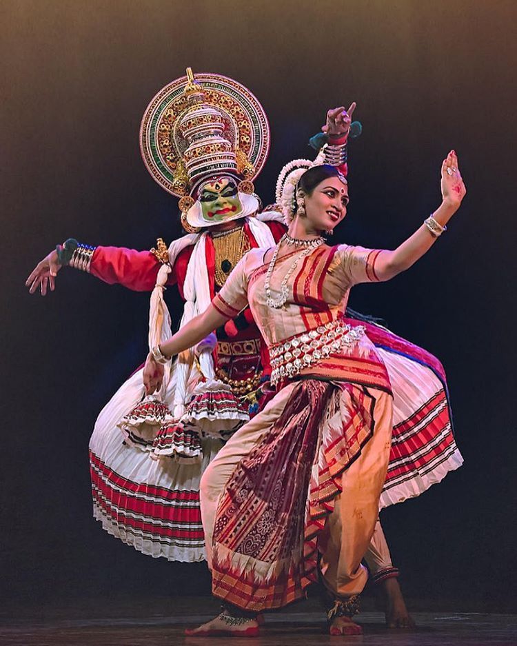Cultural dance performance experience in Kerala tour packages for women