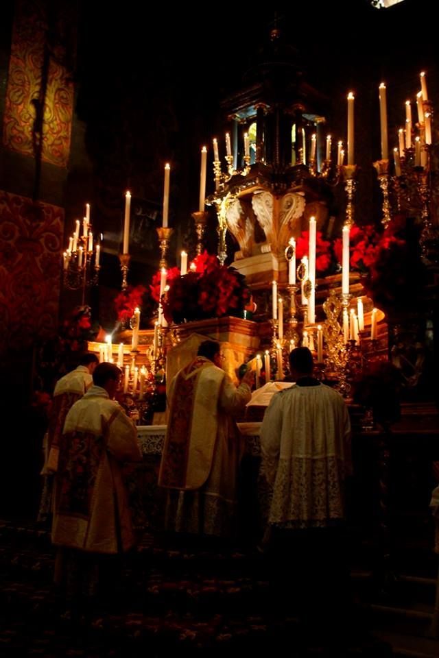 Christmas street celebrations in Fort Kochi included in Kerala tour packages