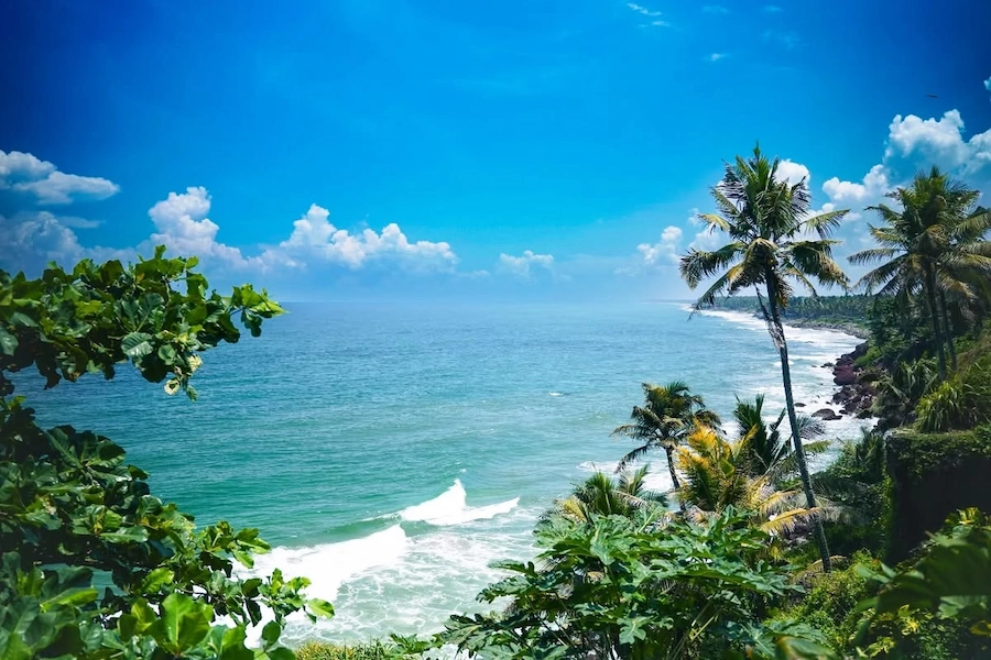 Varkala-in-summer-cliff-beach-view-Kerala