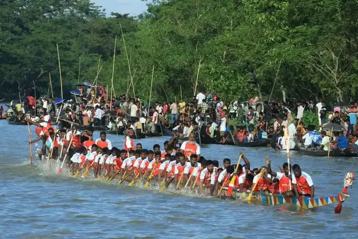 Watch a Traditional Boat Race