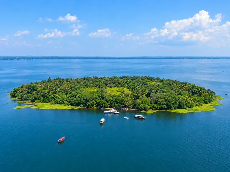 Pathiramanal Island Vembanad