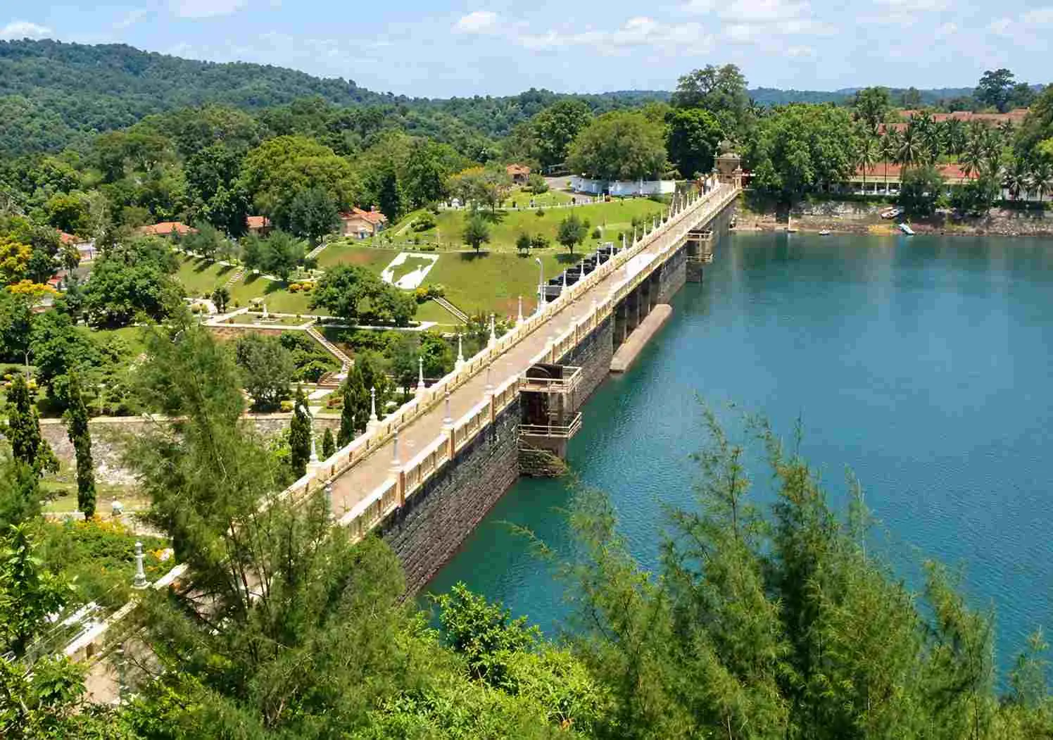 Neyyar Dam (en route)